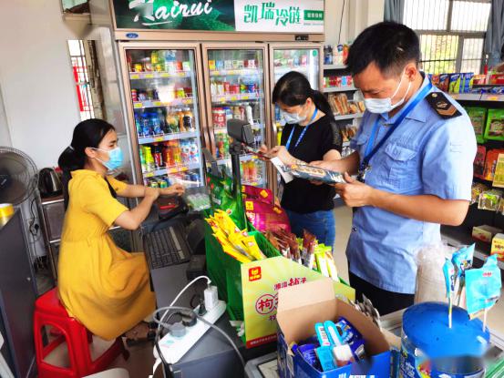 筑牢校園食品安全防線(xiàn) 嚴(yán)查問(wèn)題食品銷(xiāo)售，把好進(jìn)口關(guān)